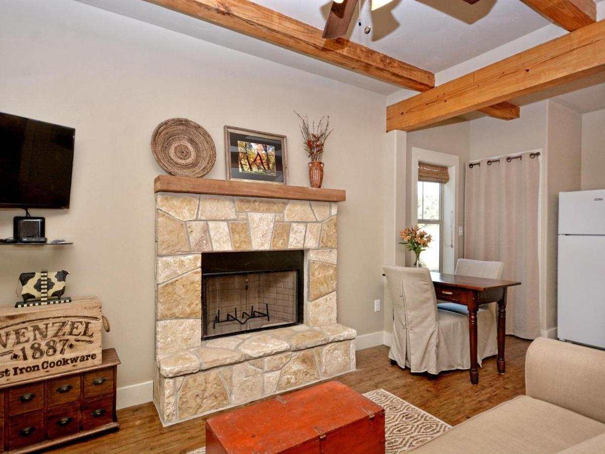 Cabins At Flite Acres - Texas Sage วิมเบอร์ลีย์ ภายนอก รูปภาพ